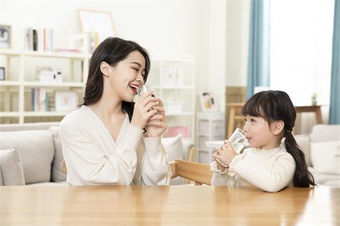 1661809975707924.jpg 攝圖網(wǎng)_501567456_banner_母女居家喝水(企業(yè)商用).jpg