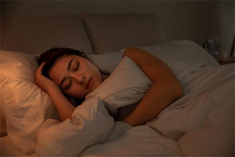 1662579340925790.jpg 攝圖網(wǎng)_501547919_banner_夜晚女性床上睡覺(非企業(yè)商用).jpg