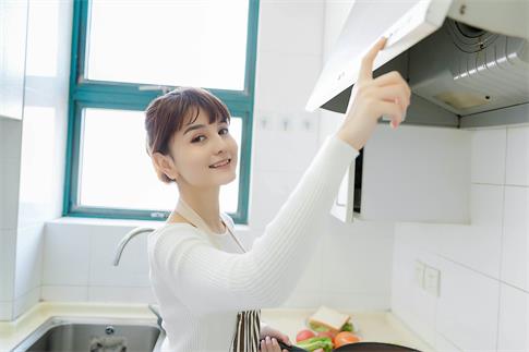 1666137129231236.jpg 攝圖網(wǎng)_501159047_banner_家庭主婦開油煙機(jī)(企業(yè)商用).jpg