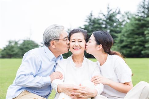 1666568218771905.jpg 攝圖網(wǎng)_501049738_banner_草地上幸福的一家人(非企業(yè)商用).jpg