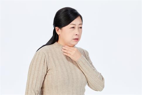1717382104179354.jpg 攝圖網(wǎng)_501685092_中年女性嗓子疼(企業(yè)商用).jpg