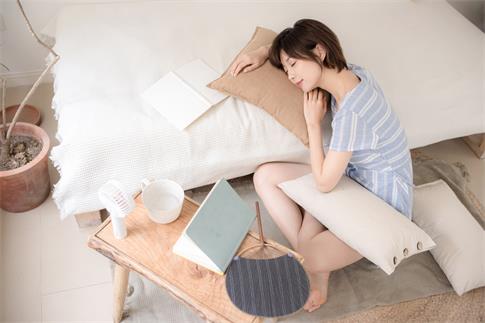 1722996063905694.jpg 攝圖網(wǎng)_501365551_夏日短發(fā)美女午睡(企業(yè)商用).jpg